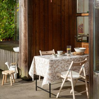 Captain-Cook-PVC-beige-wit-tafelzeilopmaat-makkelijk-wasbaar-tafelzeil