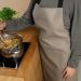 tablier-plaine-taupe-Monaco-cuir-barbecue-cadeau-cuisine